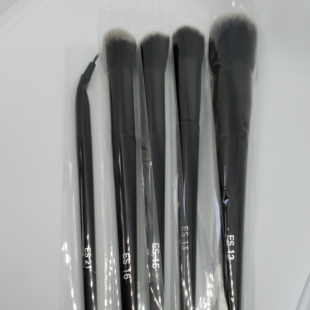 BNIB Juno & Co brushes